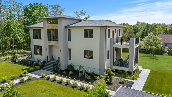 $1,595,000 | 1001 Peconic Bay Boulevard, Jamesport, NY 11901