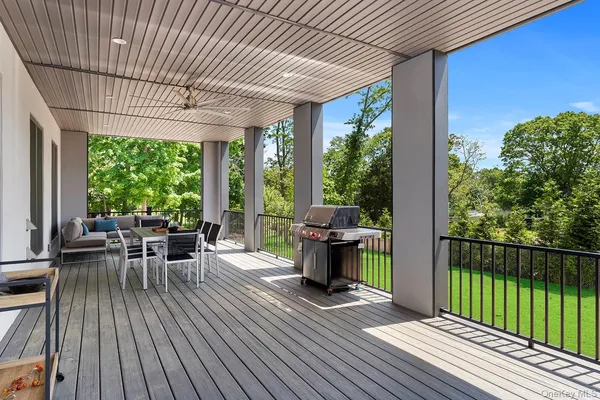 $1,595,000 | 1001 Peconic Bay Boulevard, Jamesport, NY 11901