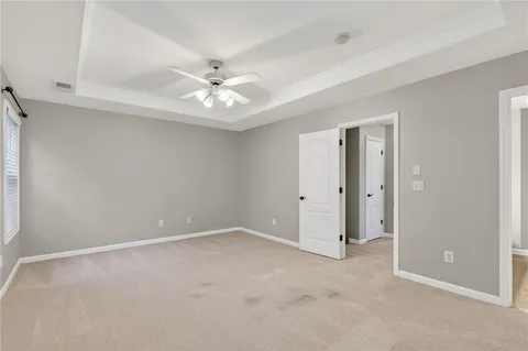 a view of an empty room with a ceiling fan