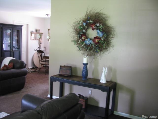 451 Wonder Lane Romeo, MI 48065 - Photo 8 of 39 #7 Living Room.jpg