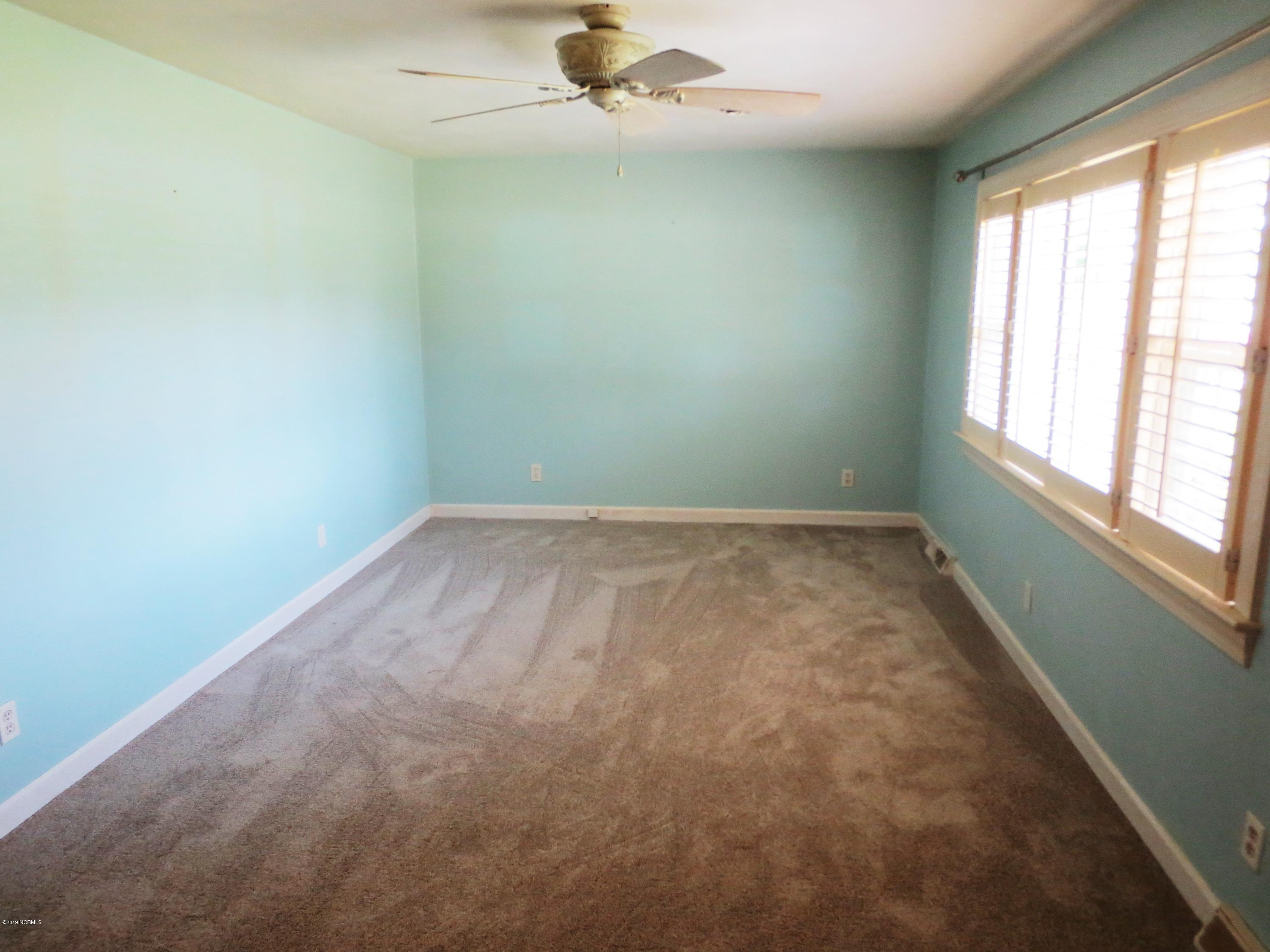 548 Hubs Rec Road Belhaven, NC 27810 - Photo 2 of 20 002 living room