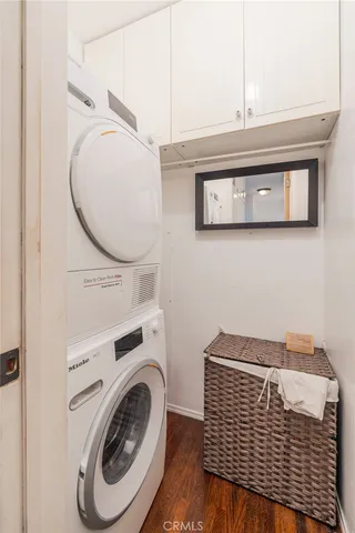 a view of utility room