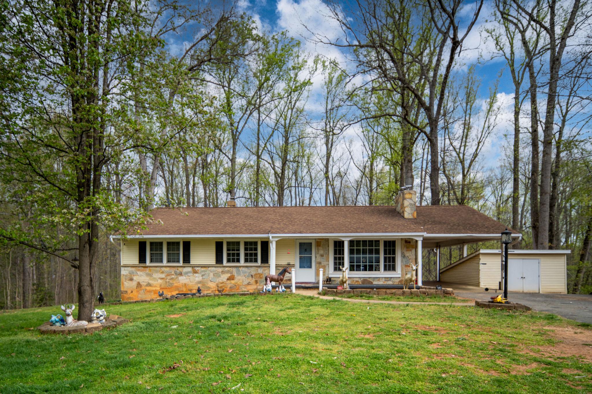 Front yard, carport, Full basement