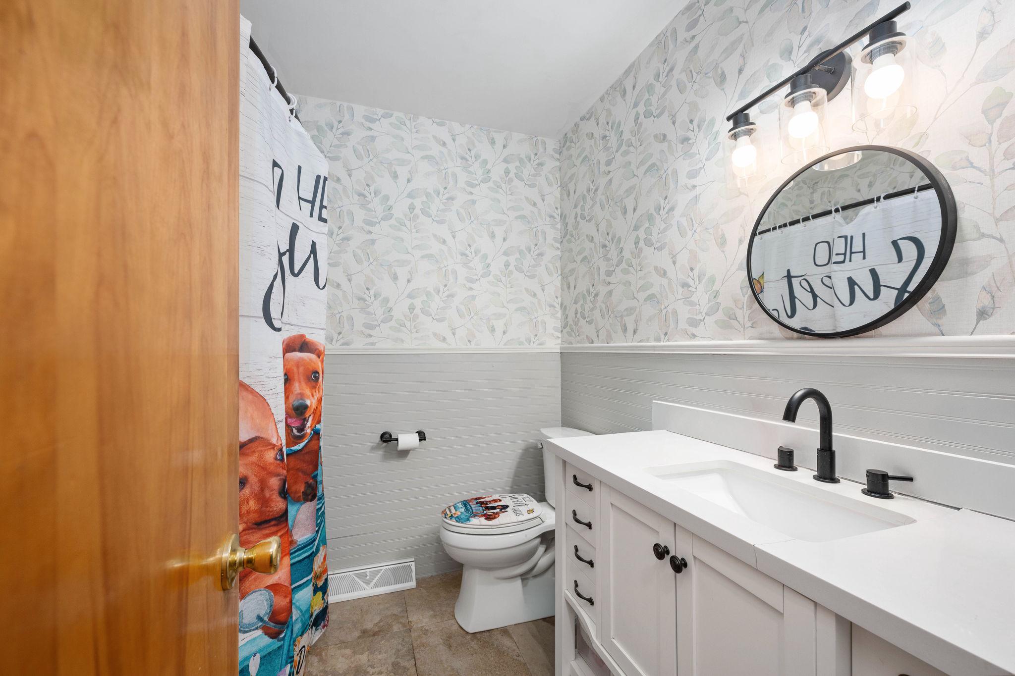 60 Richards Ferry Road Fredericksburg, VA 22406 - Photo 19 of 41 Renovated full bath just off the hall