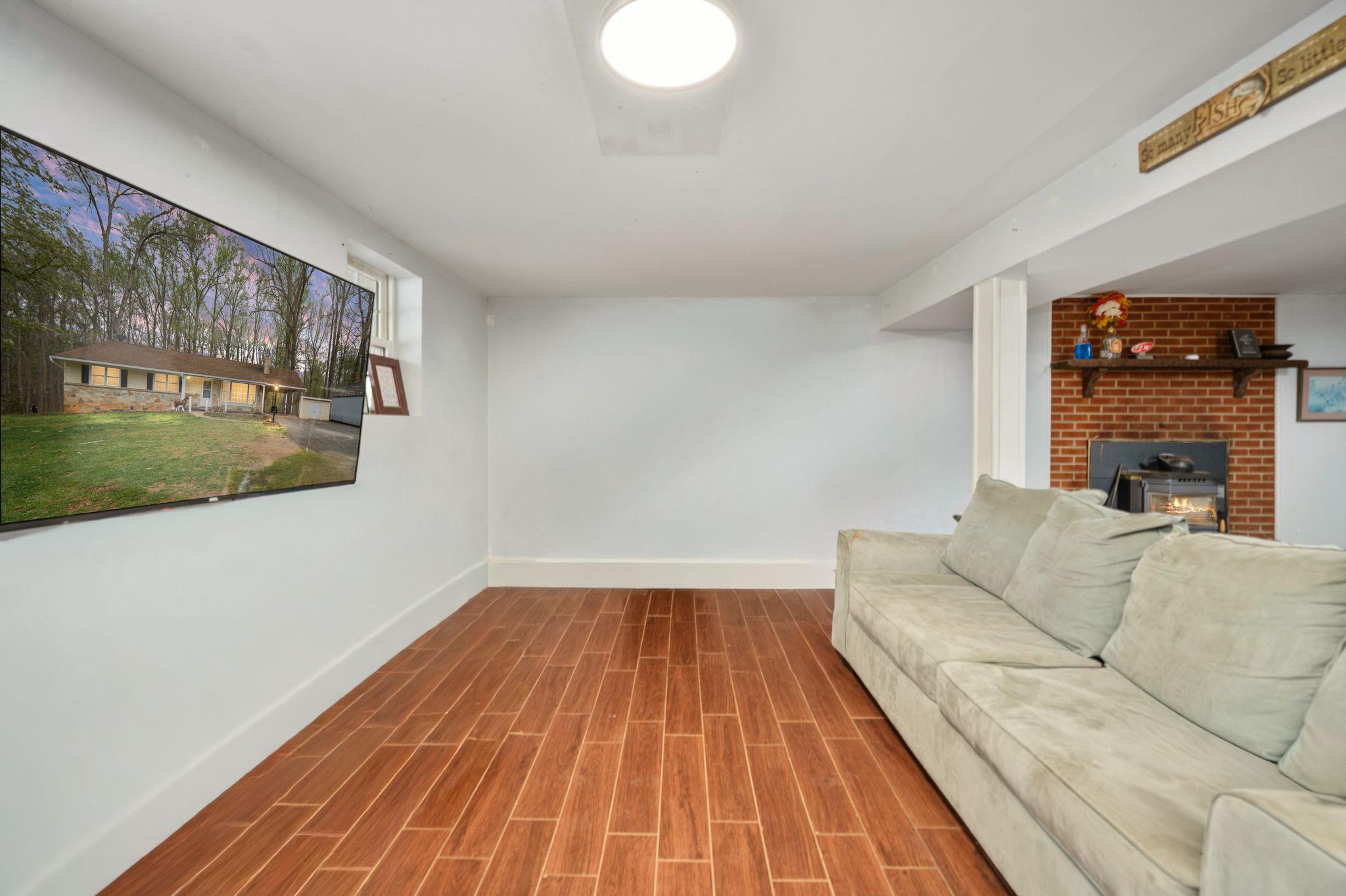 60 Richards Ferry Road Fredericksburg, VA 22406 - Photo 22 of 41 Cozy family room