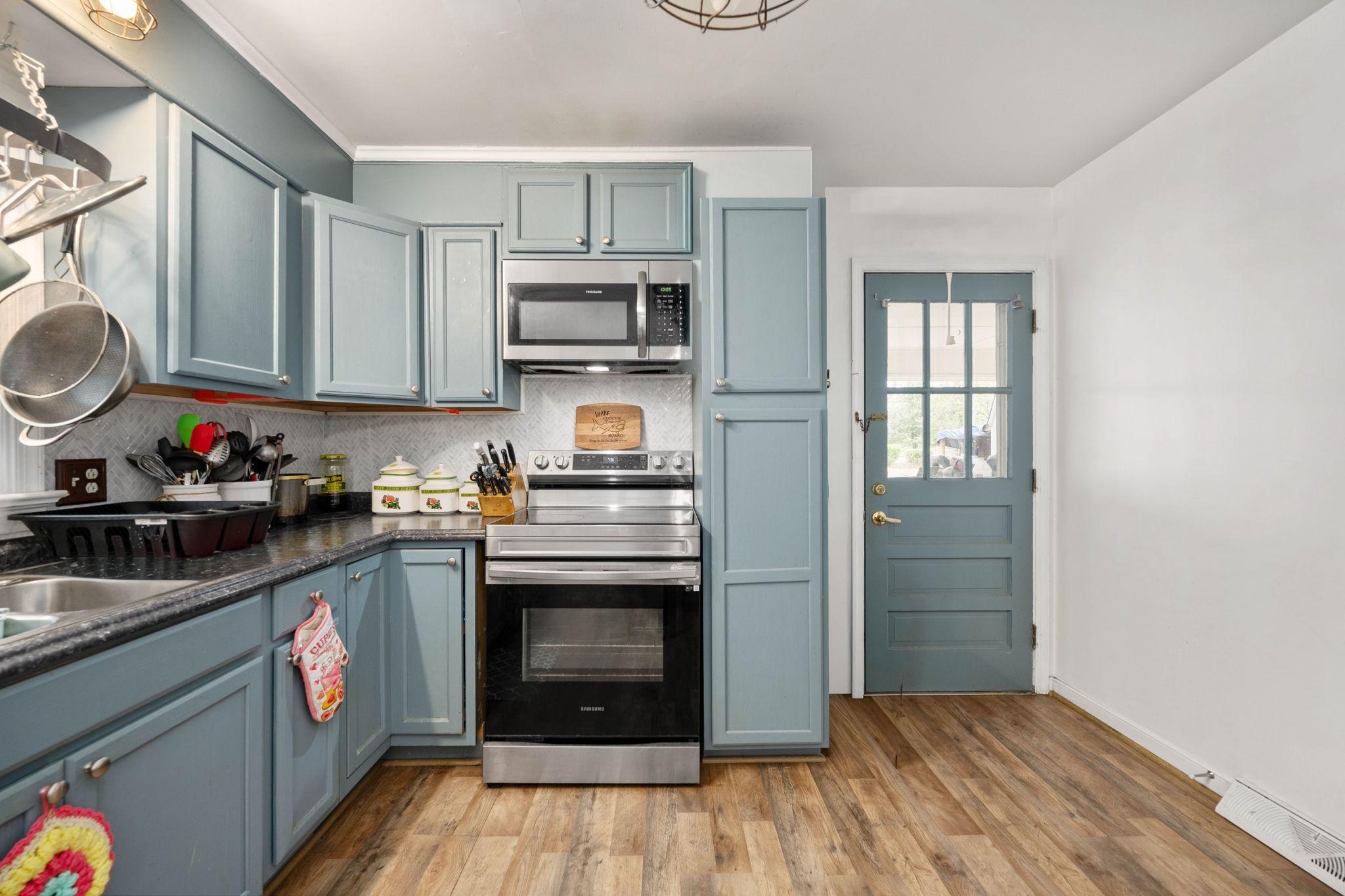 60 Richards Ferry Road Fredericksburg, VA 22406 - Photo 9 of 41 Great cabinet space