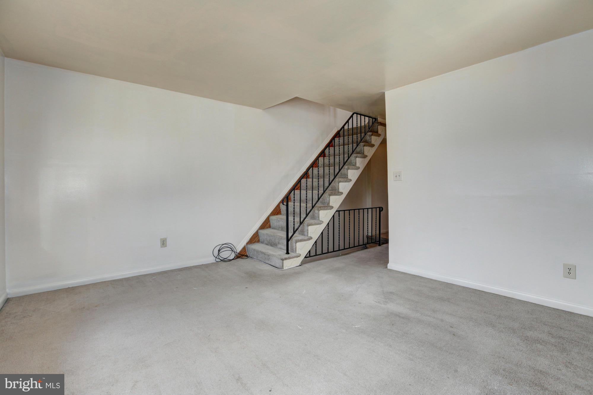 3621 Greenvale Road Baltimore, MD 21229 - Photo 12 of 27 Living Room