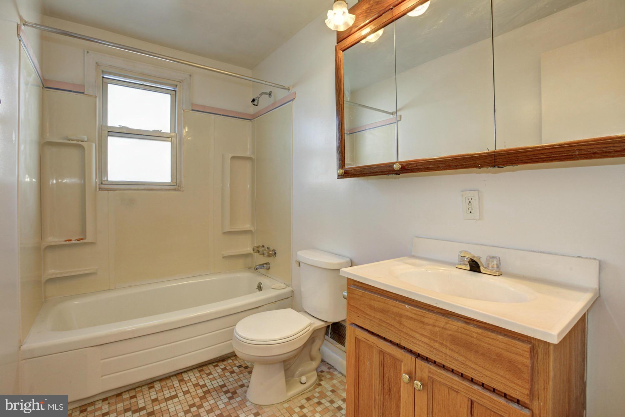 3621 Greenvale Road Baltimore, MD 21229 - Photo 17 of 27 Full Bath