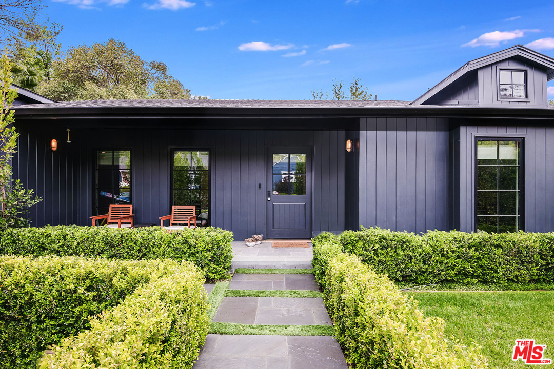 11608 Canton Place Studio City, CA 91604 - Photo 1 of 54