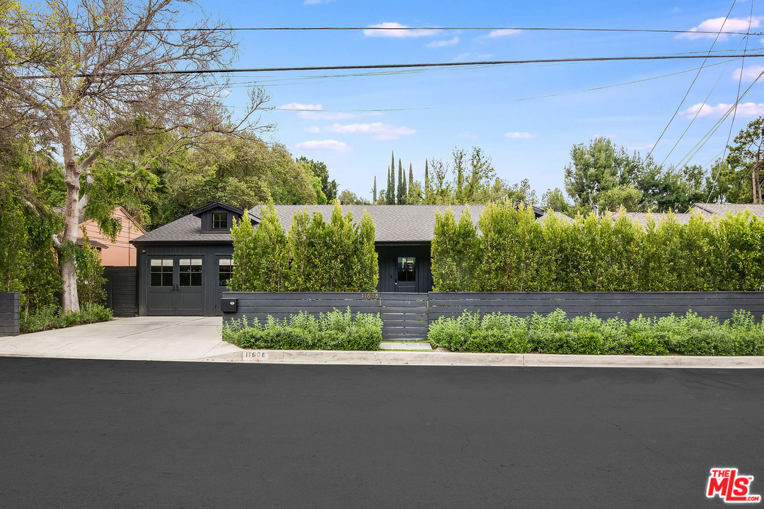 11608 Canton Place Studio City, CA 91604 - Photo 2 of 54