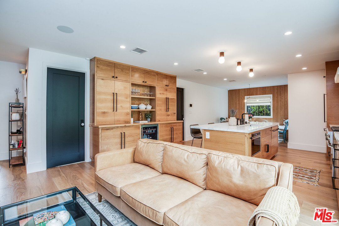 11608 Canton Place Studio City, CA 91604 - Photo 12 of 54