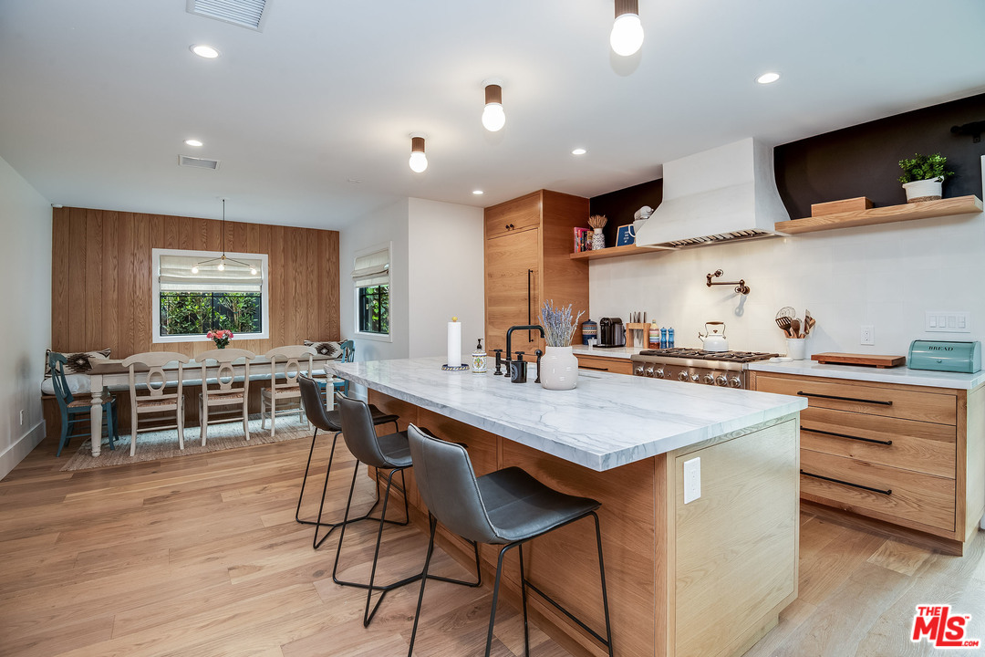 11608 Canton Place Studio City, CA 91604 - Photo 14 of 54