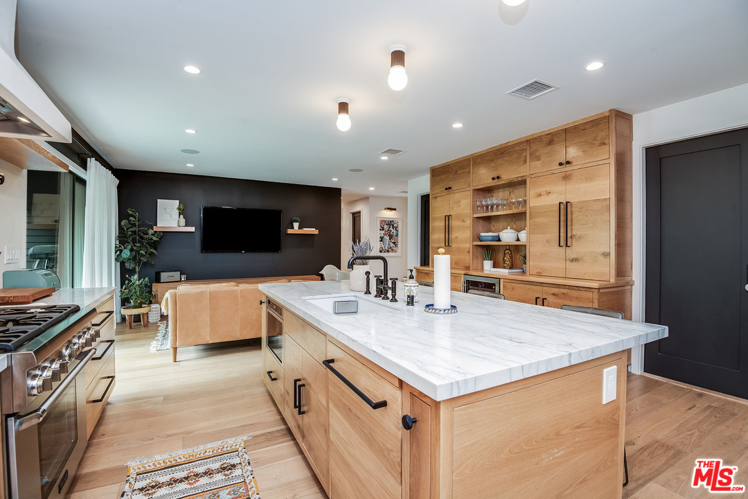 11608 Canton Place Studio City, CA 91604 - Photo 16 of 54