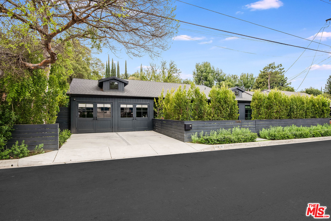 11608 Canton Place Studio City, CA 91604 - Photo 3 of 54