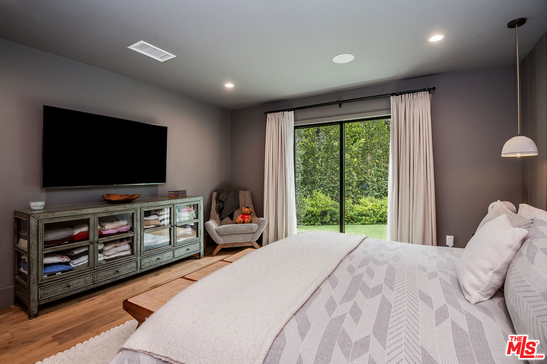 11608 Canton Place Studio City, CA 91604 - Photo 26 of 54