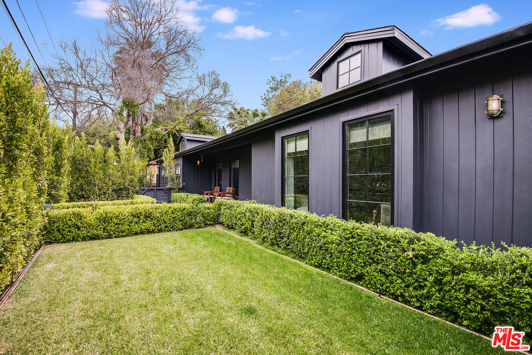 11608 Canton Place Studio City, CA 91604 - Photo 5 of 54