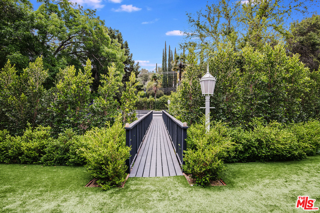 11608 Canton Place Studio City, CA 91604 - Photo 42 of 54