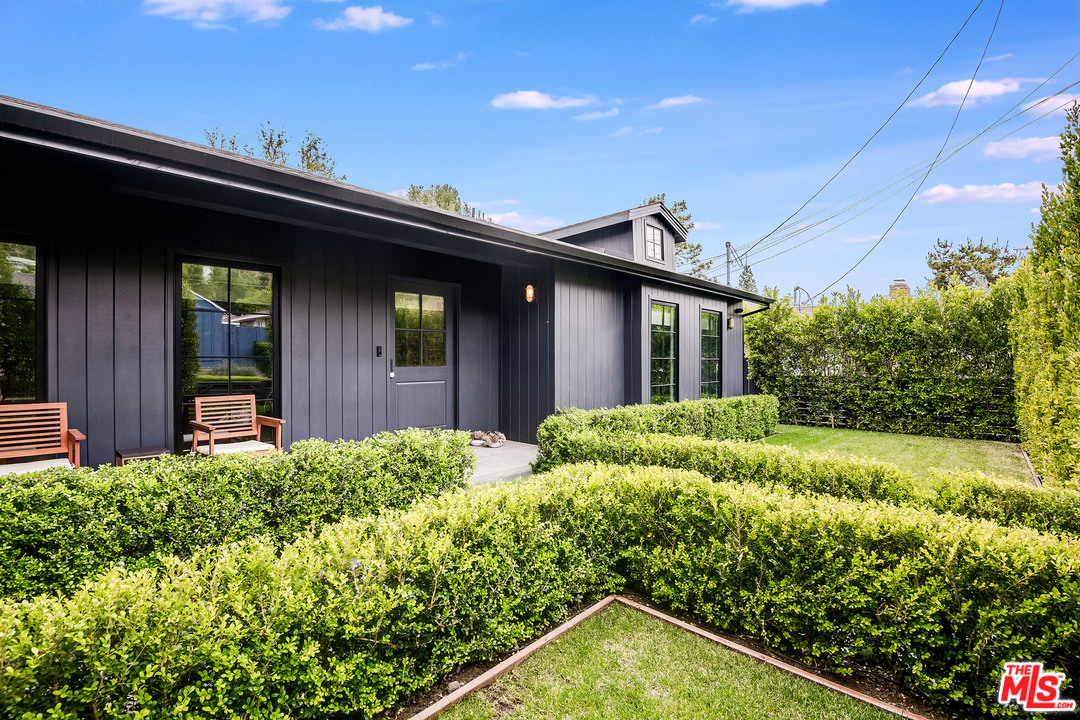 11608 Canton Place Studio City, CA 91604 - Photo 6 of 54