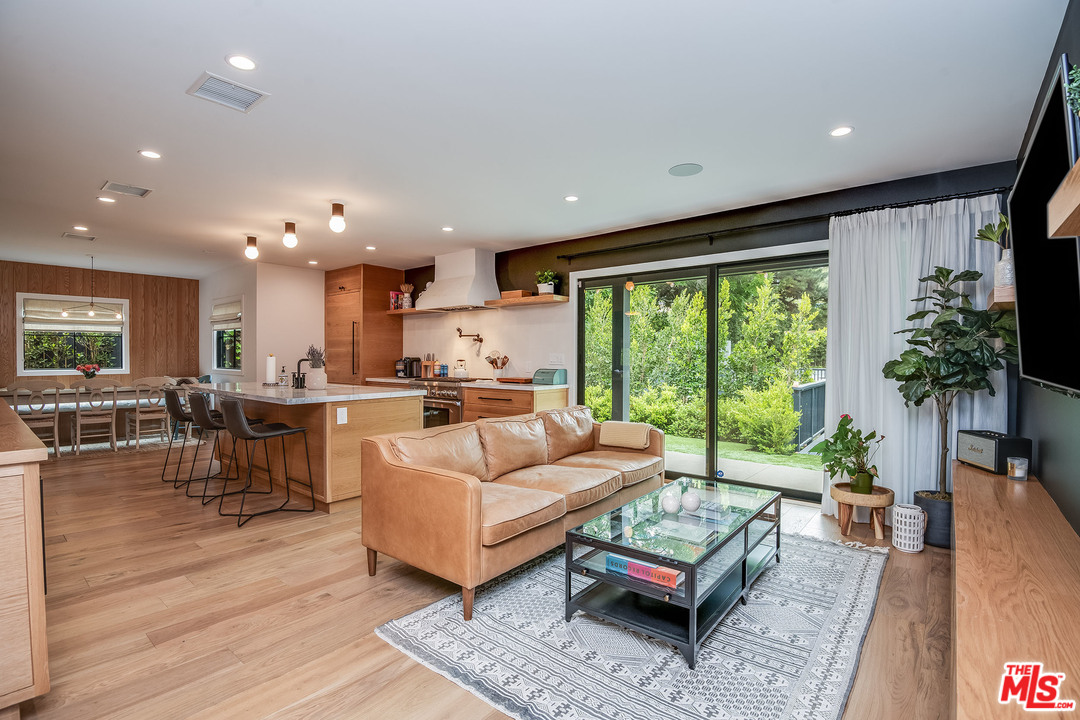 11608 Canton Place Studio City, CA 91604 - Photo 10 of 54