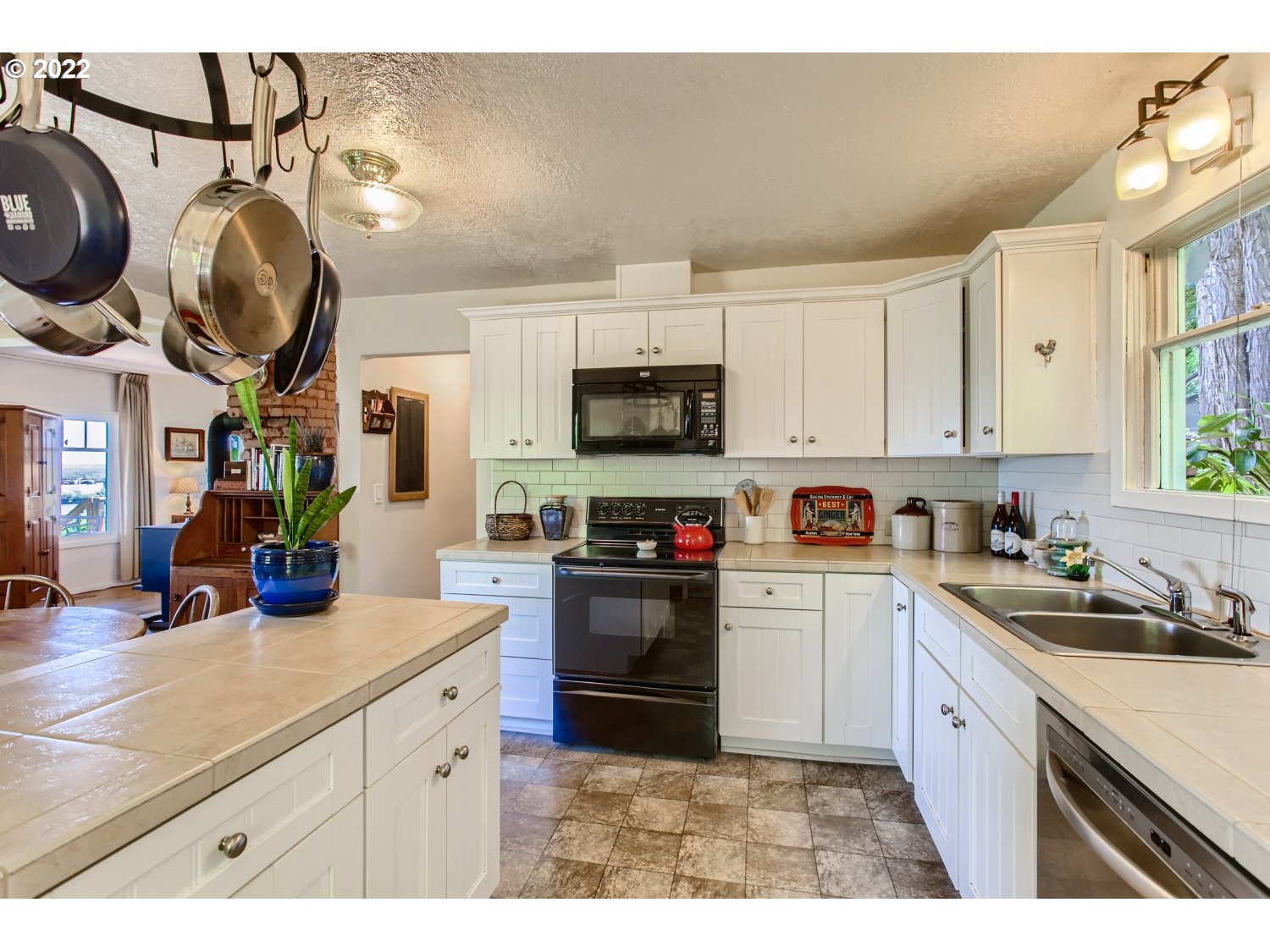 12419 Northwest Creston Road Portland, OR 97231 - Photo 11 of 32 Kitchen