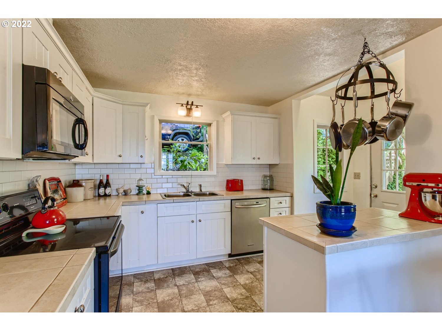 12419 Northwest Creston Road Portland, OR 97231 - Photo 10 of 32 Kitchen