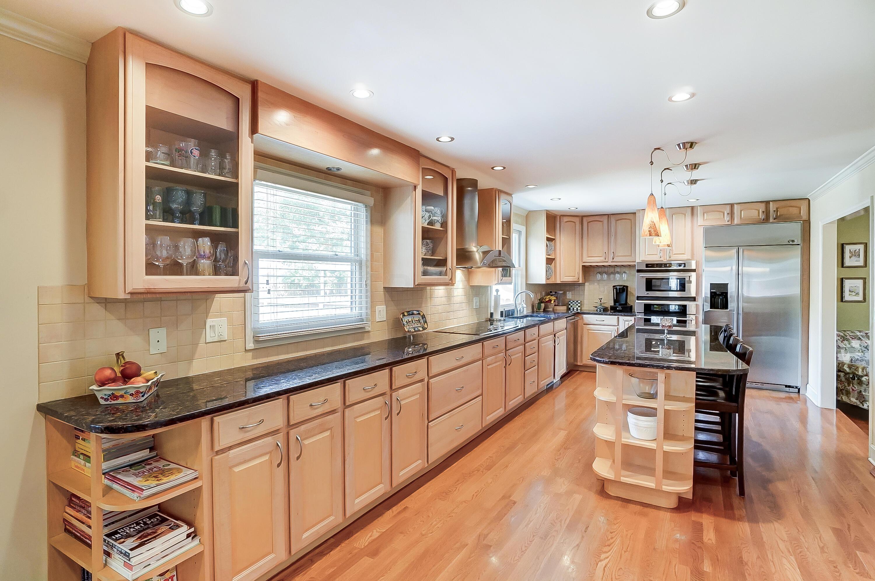 179 South Harding Road Columbus, OH 43209 - Photo 16 of 48 Kitchen