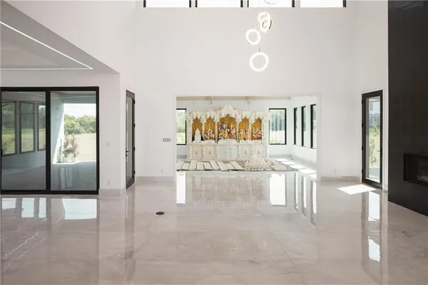 $3,250,000 | 3331 South Saddle Ridge Court, Independence, MO 64057