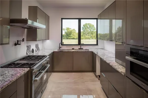 $3,250,000 | 3331 South Saddle Ridge Court, Independence, MO 64057