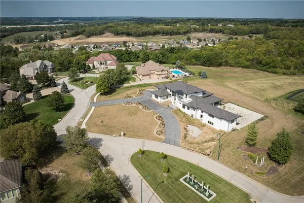 $3,250,000 | 3331 South Saddle Ridge Court, Independence, MO 64057