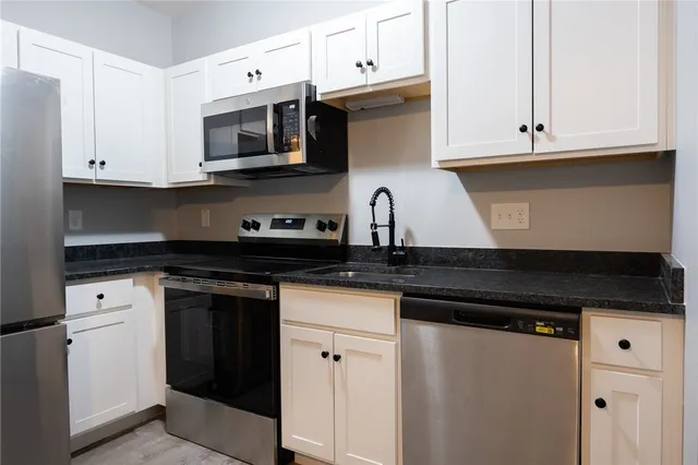 $1,575 | 6899 Post Road, Unit 202, North Kingstown, RI 02852