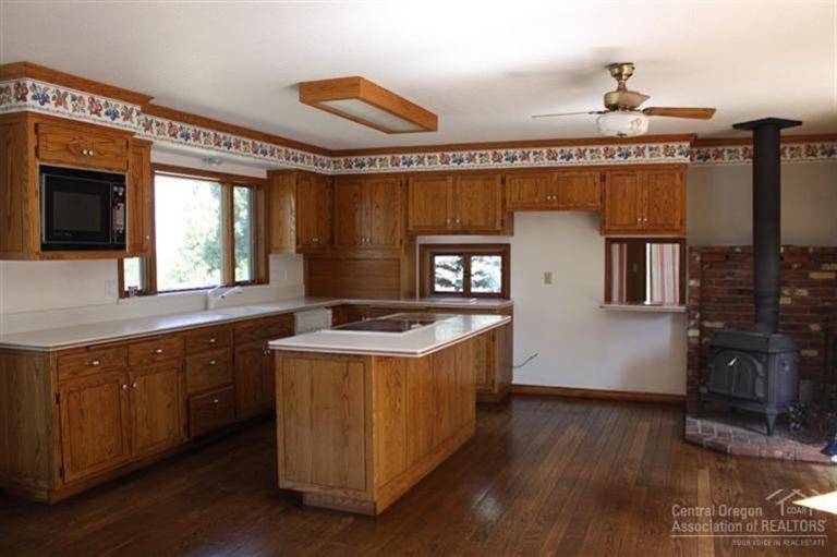 66275 Gerking Market Road Bend, OR 97703 - Photo 4 of 25 Kitchen
