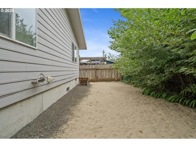 $399,000 | 185 South Coral Street, Rockaway Beach, OR 97136