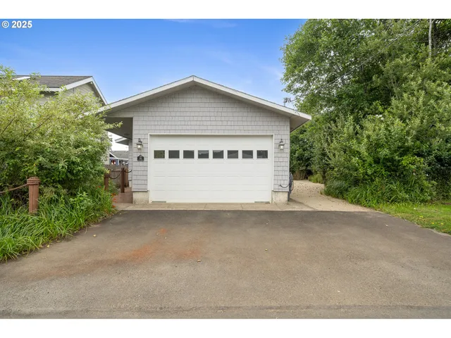 $399,000 | 185 South Coral Street, Rockaway Beach, OR 97136
