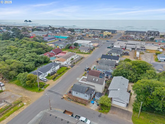 $399,000 | 185 South Coral Street, Rockaway Beach, OR 97136