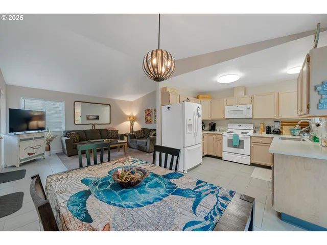 $399,000 | 185 South Coral Street, Rockaway Beach, OR 97136