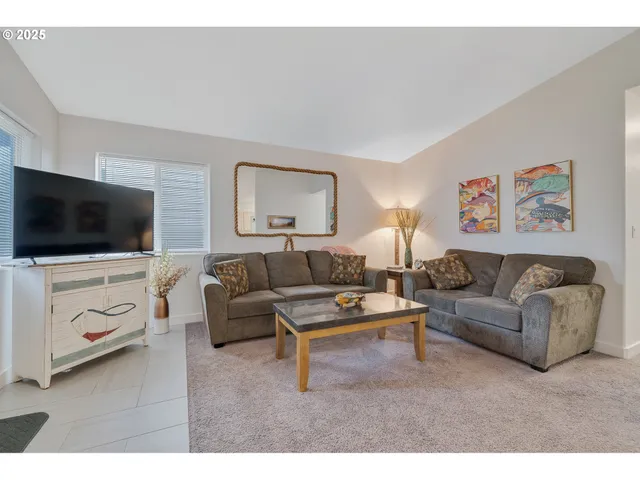 $399,000 | 185 South Coral Street, Rockaway Beach, OR 97136