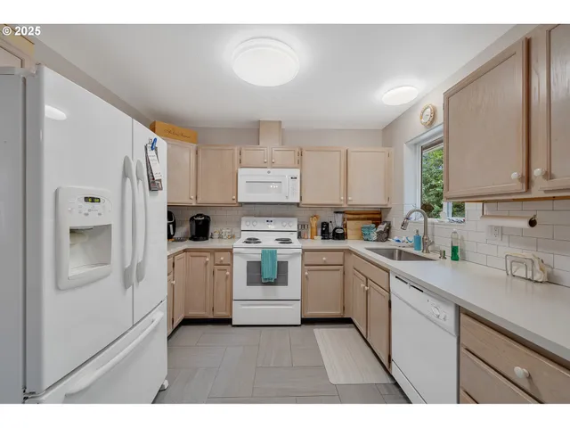 $399,000 | 185 South Coral Street, Rockaway Beach, OR 97136