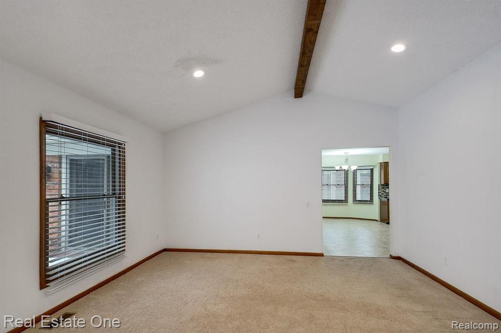 887 Woodridge Court Rochester, MI 48307 - Photo 22 of 39