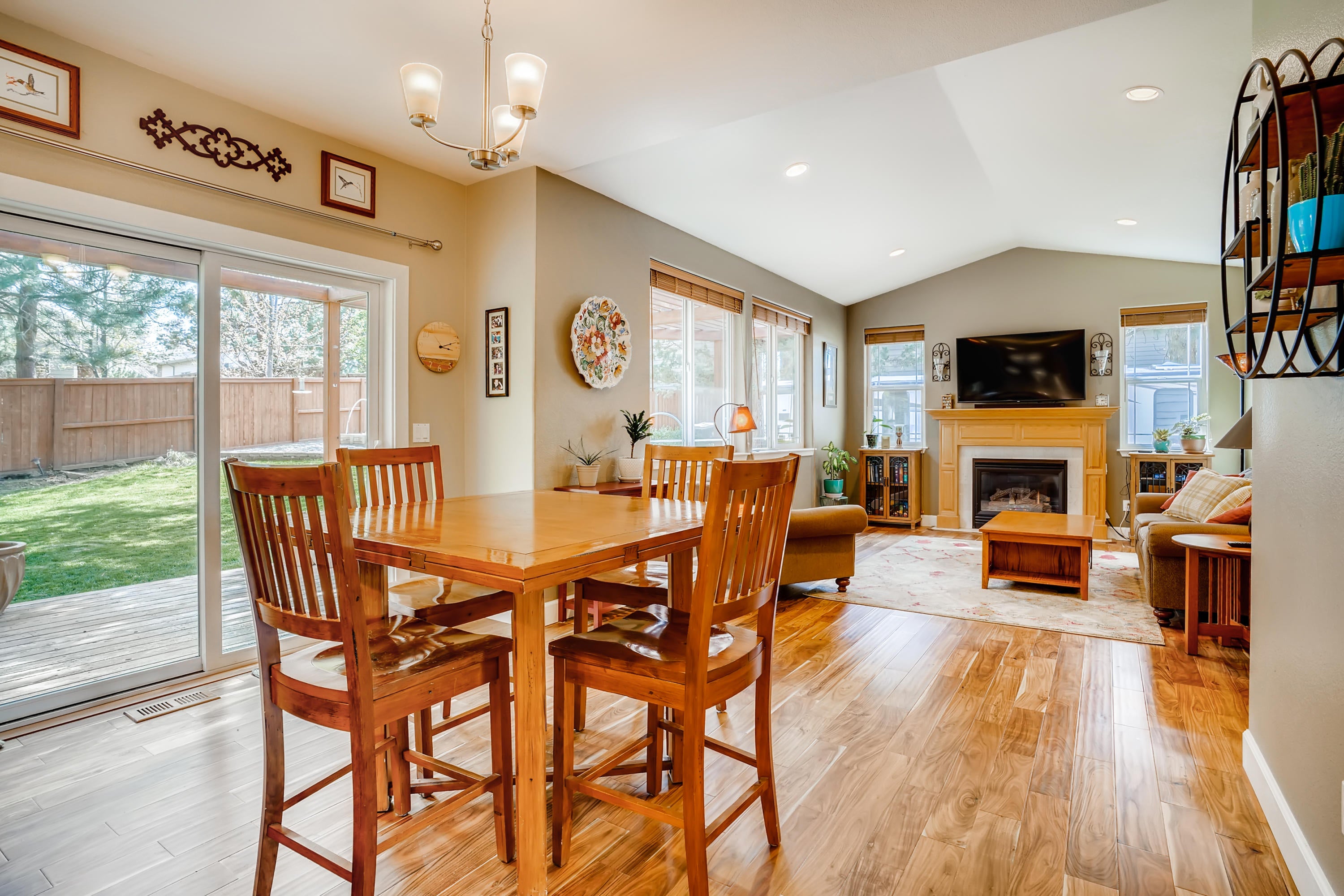 19931 Powers Road Bend, OR 97702 - Photo 12 of 26 27 Breakfast Area