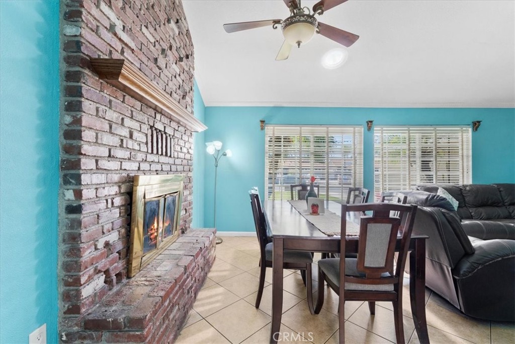 395 South Tamarisk Avenue Rialto, CA 92376 - Photo 11 of 35