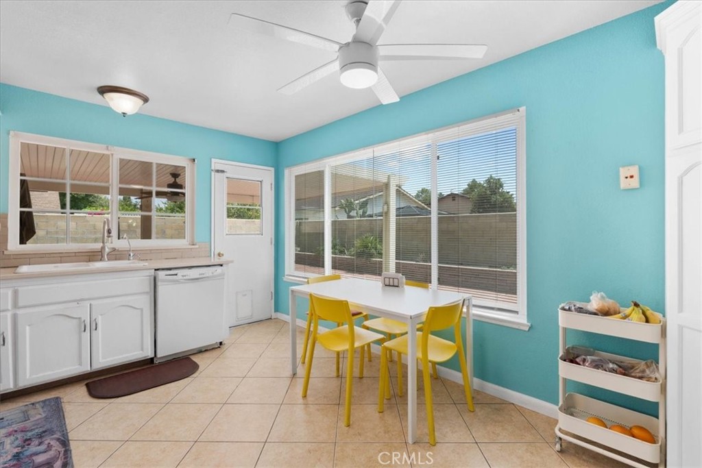 395 South Tamarisk Avenue Rialto, CA 92376 - Photo 12 of 35