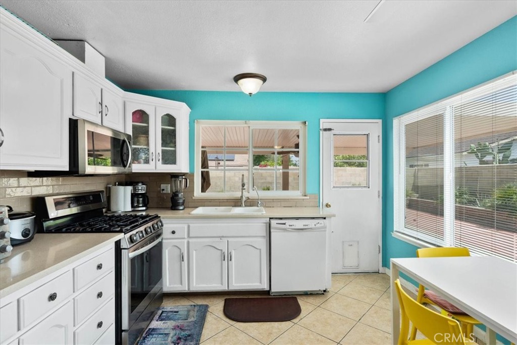395 South Tamarisk Avenue Rialto, CA 92376 - Photo 14 of 35