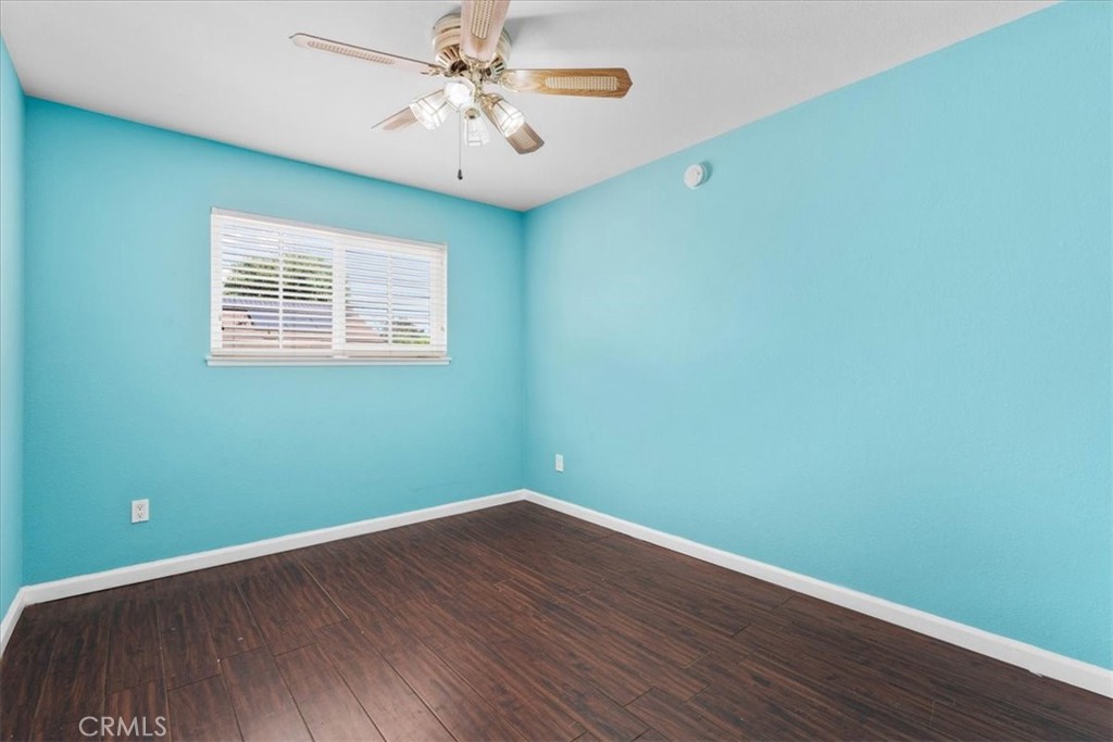395 South Tamarisk Avenue Rialto, CA 92376 - Photo 17 of 35