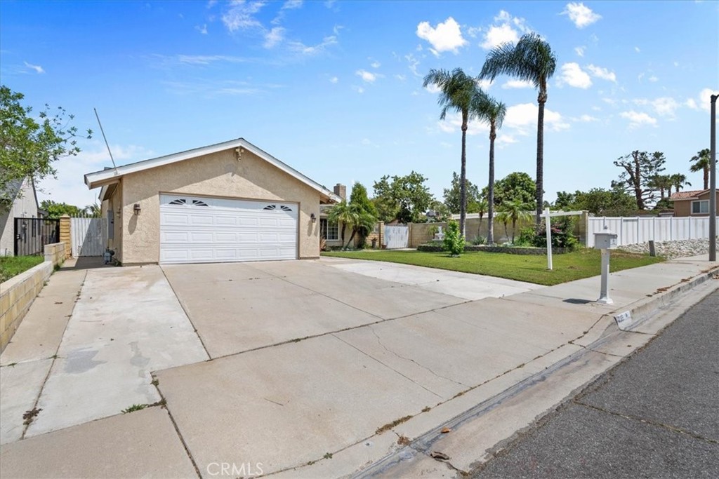 395 South Tamarisk Avenue Rialto, CA 92376 - Photo 2 of 35