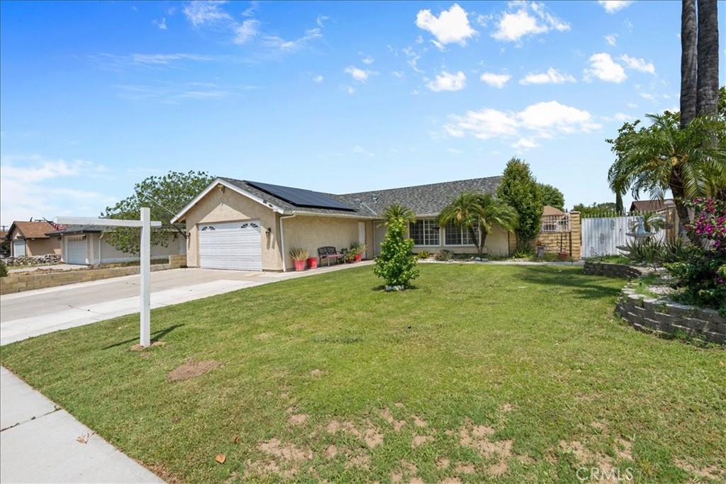 395 South Tamarisk Avenue Rialto, CA 92376 - Photo 3 of 35