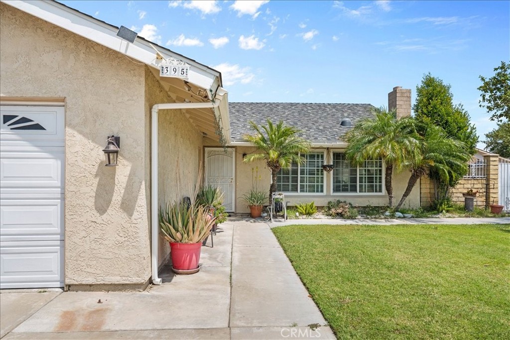 395 South Tamarisk Avenue Rialto, CA 92376 - Photo 4 of 35