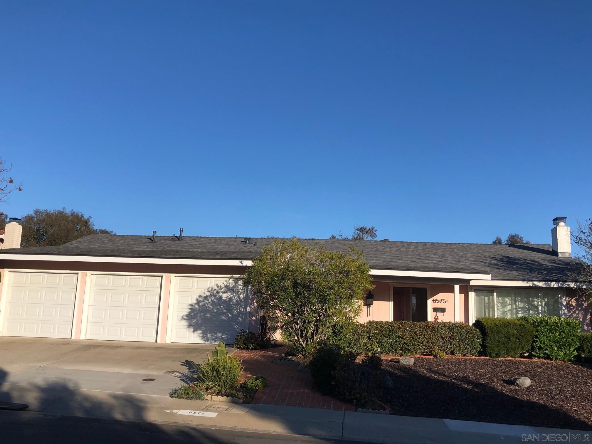 8575 Nottingham Place La Jolla, CA 92037 - Photo 2 of 21