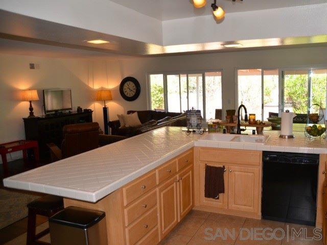 8575 Nottingham Place La Jolla, CA 92037 - Photo 9 of 21