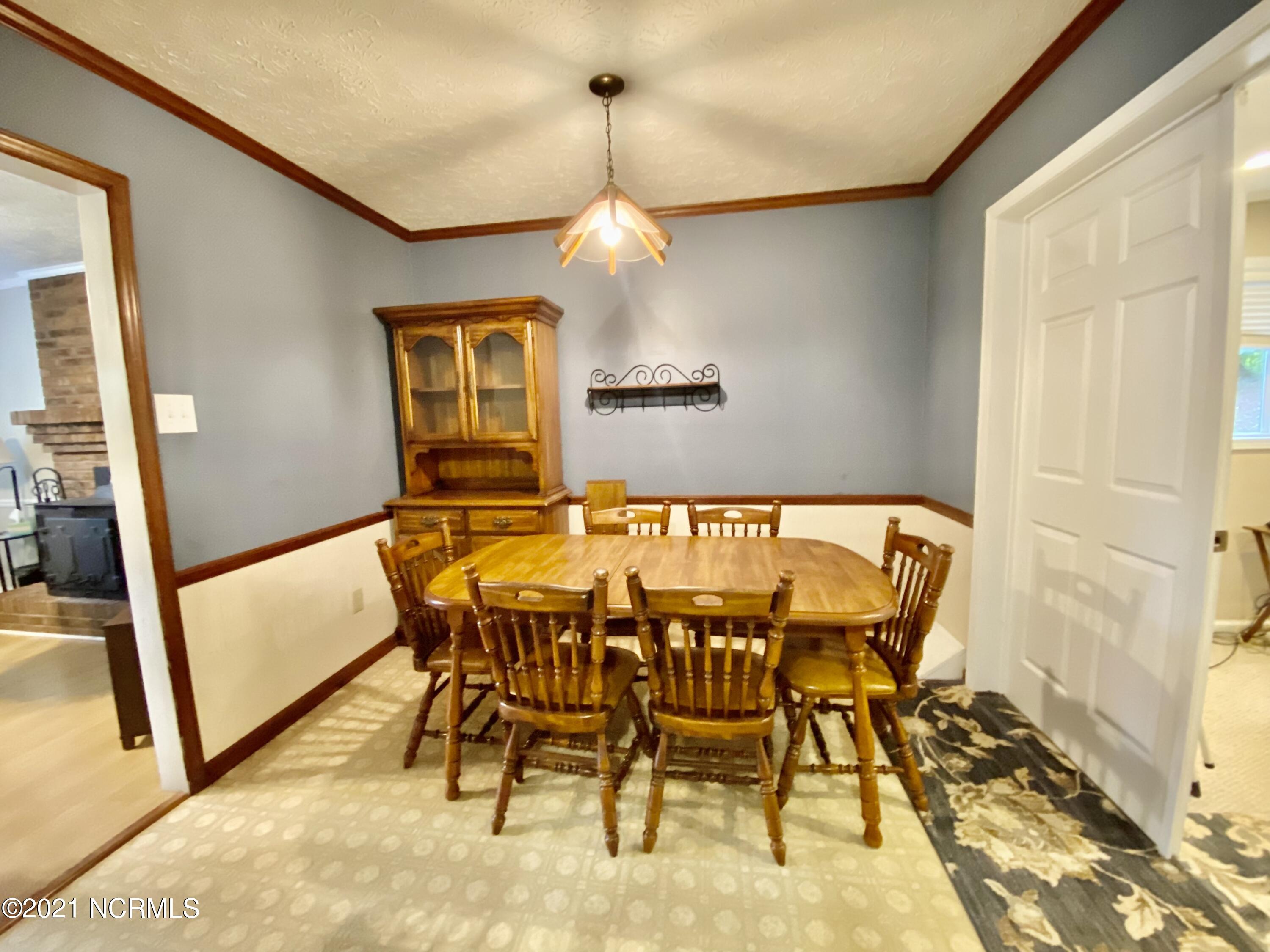 176 Evergreen Court Rockingham, NC 28379 - Photo 3 of 14 Dining area