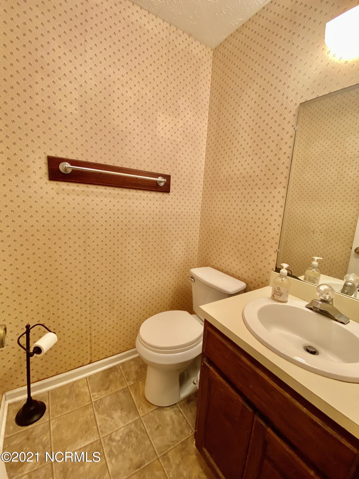176 Evergreen Court Rockingham, NC 28379 - Photo 5 of 14 Half bath